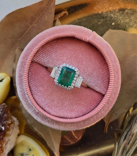 Zambian emerald 9ct - emerald, ring