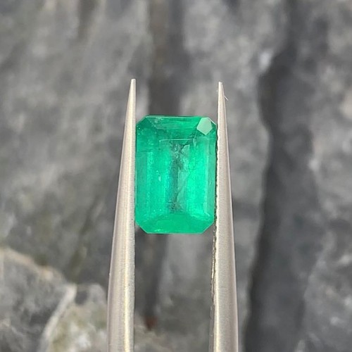 2ct natural vivid green - vivid,